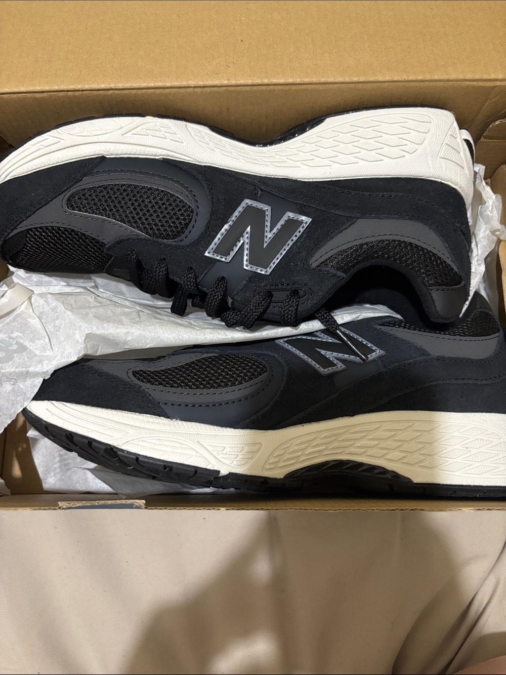 New Balance Black 2002